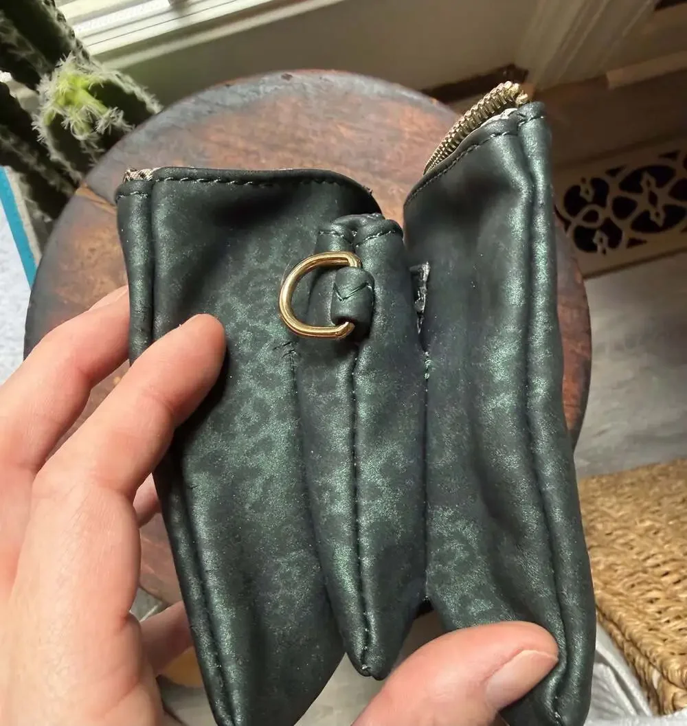 Jen & Co. Green Leopard Print Multi-Compartment Wristlet Clutch